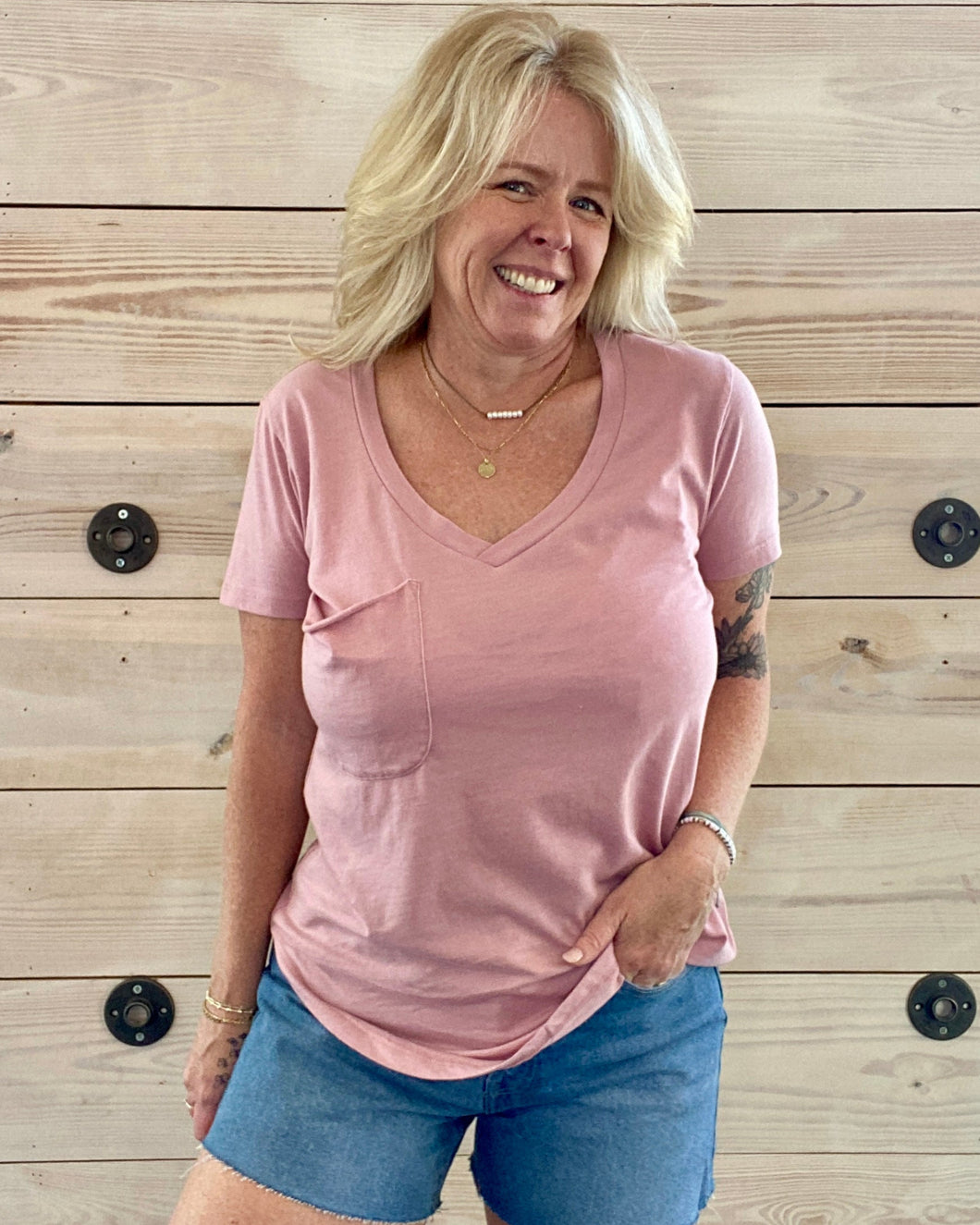 Pocket V-neck Tee in Pink Smoke