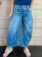 Load image into Gallery viewer, Women&#39;s Mid Rise Barrel Jeans