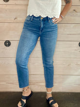 Load image into Gallery viewer, Rachael High Rise Mom Jeans in Exalted Wash