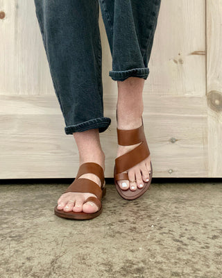 Abilene Toe Loop Sandals in Brown