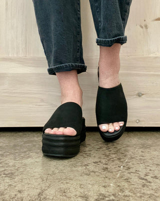 Harbor Flatform Sandals in Black