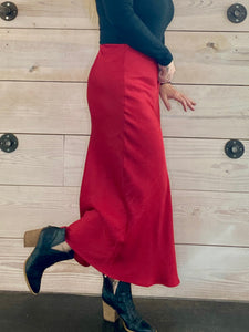 Europa Luxe Sheen Midi Skirt in Haute Red