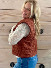 Load image into Gallery viewer, Quilted Button Up Vest