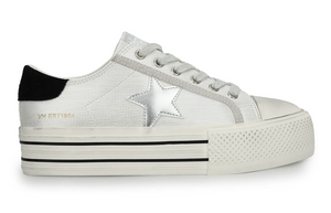 Amaze Star Sneakers