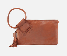 Load image into Gallery viewer, Sable Wristlet in Patina