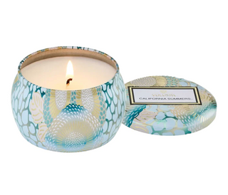 Warm vanilla scent travel candle