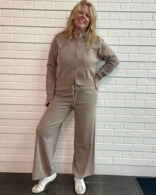 Z Supply Take It Easy Wide Leg Sweater Pant in Heather Ash. Soft sweater knit pants with a drawcord waist and side pockets.