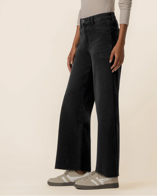 woman wearing black jeans 