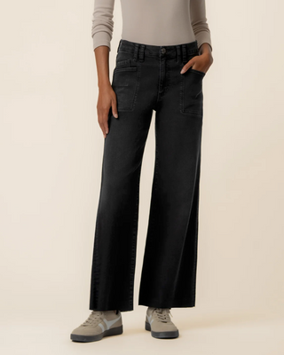 woman wearing black high rise jeans