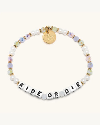 Multicolored beaded bracelet with 'RIDE OR DIE' charm on a white background