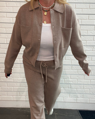 Z Supply Take It Easy Wide Leg Sweater Pant in Heather Ash. Soft sweater knit pants with a drawcord waist and side pockets.