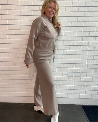 Z Supply Take It Easy Wide Leg Sweater Pant in Heather Ash. Soft sweater knit pants with a drawcord waist and side pockets.