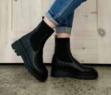 Load image into Gallery viewer, Arctic Black Bootie