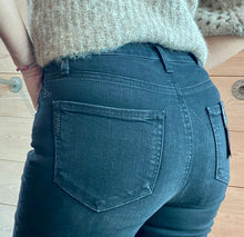 Load image into Gallery viewer, Sara Slim Straight Jeans